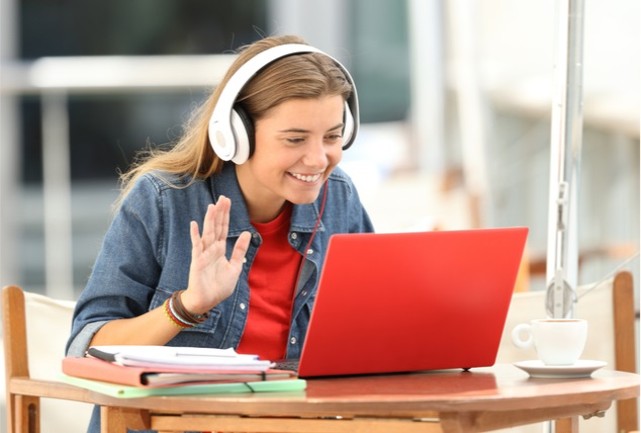 A level spanish student excitedly greets her Spanish tutor as she starts an online Spanish class with salsmanca house